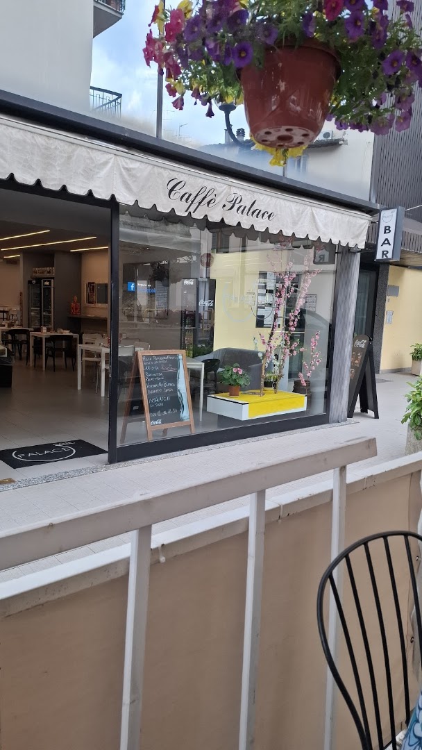 Caffe' Palace