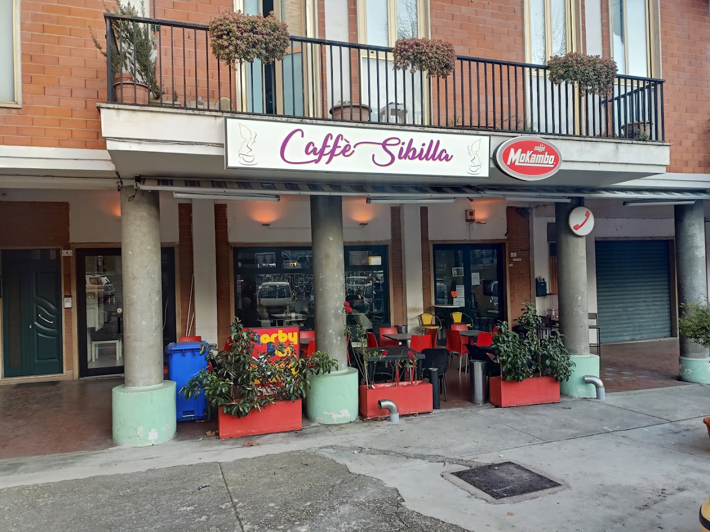 Caffè Sibilla, Comunanza