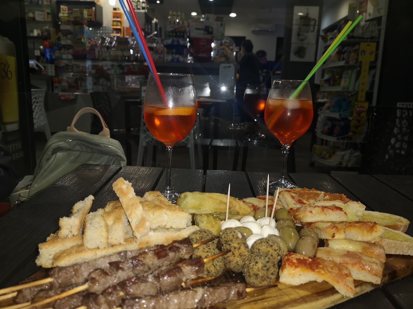 Caffetteria Wine Bar Aperitivi Momento Divino