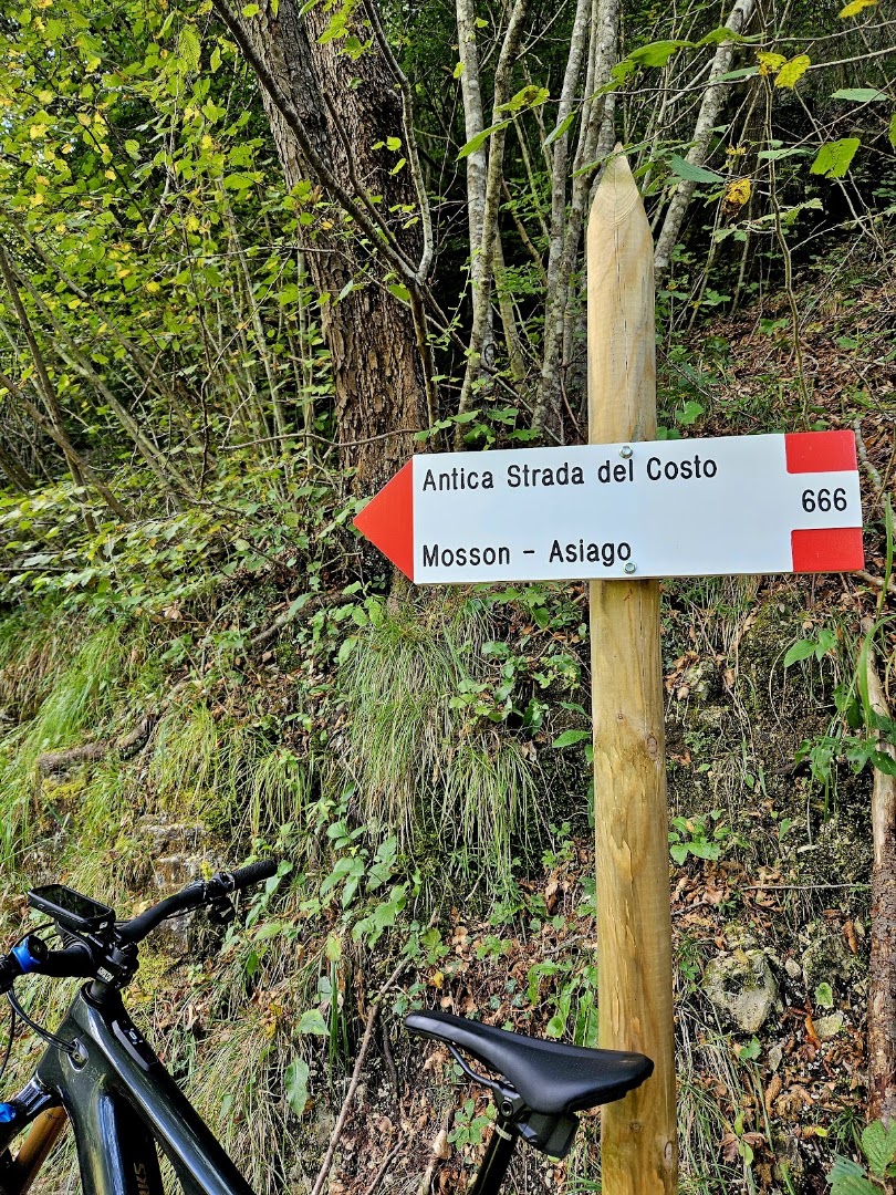 CAI 666 Antica strada del Costo