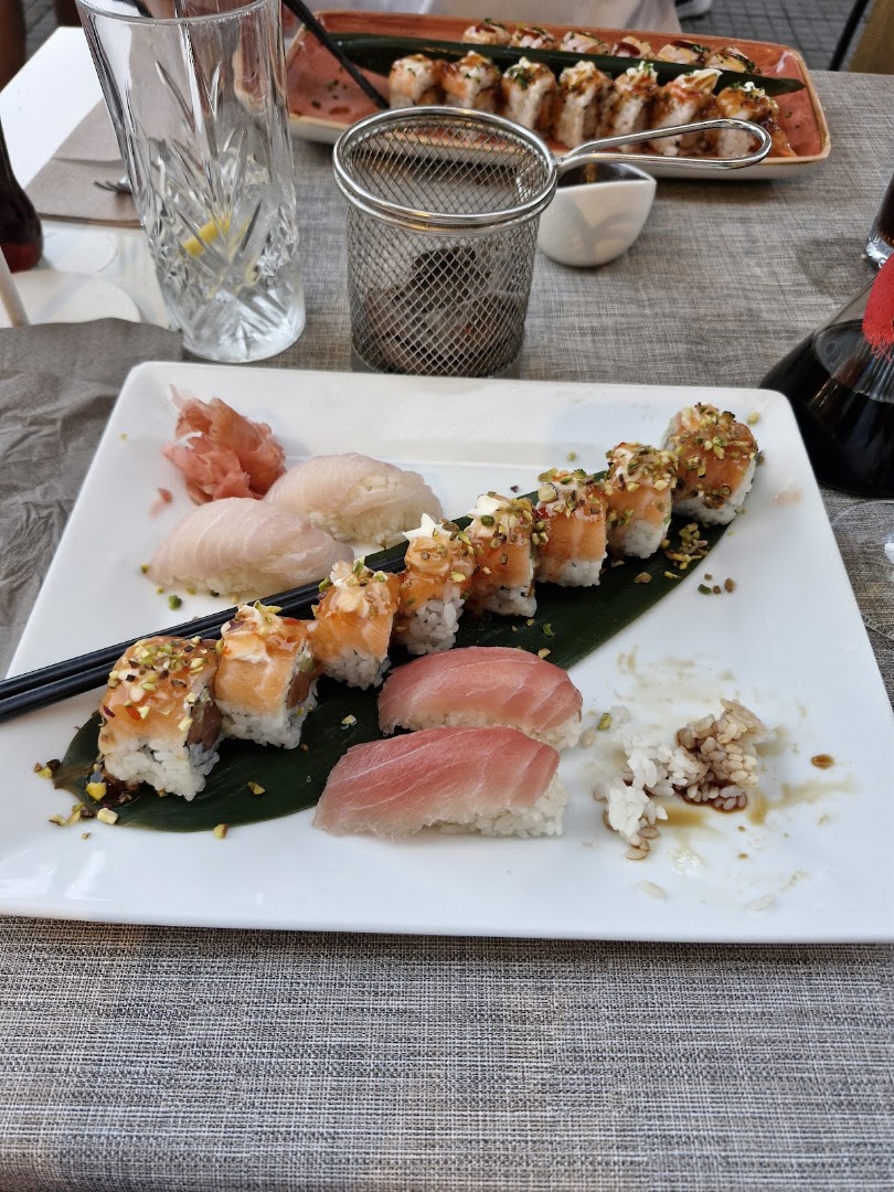 Calcagno Lounge Sushi Restaurant