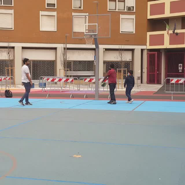 Campo da basket di piazza De Gasperi