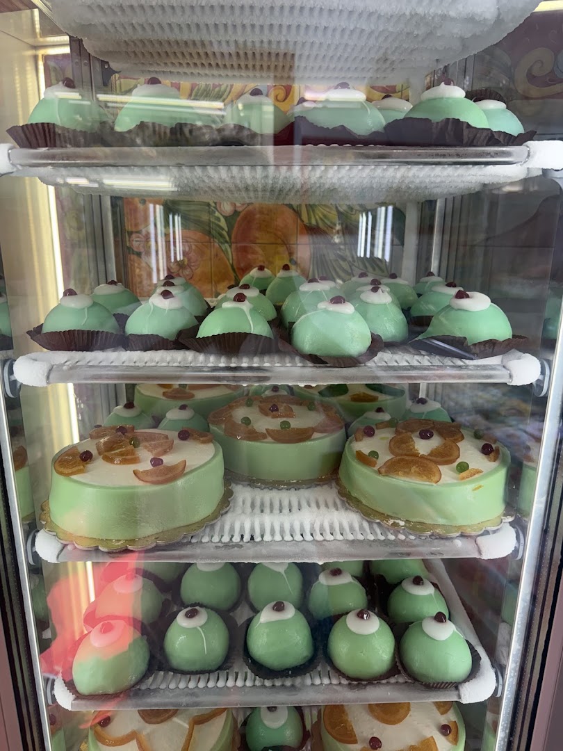 Cannoli siciliani. Pasticceria del Duomo, Messina