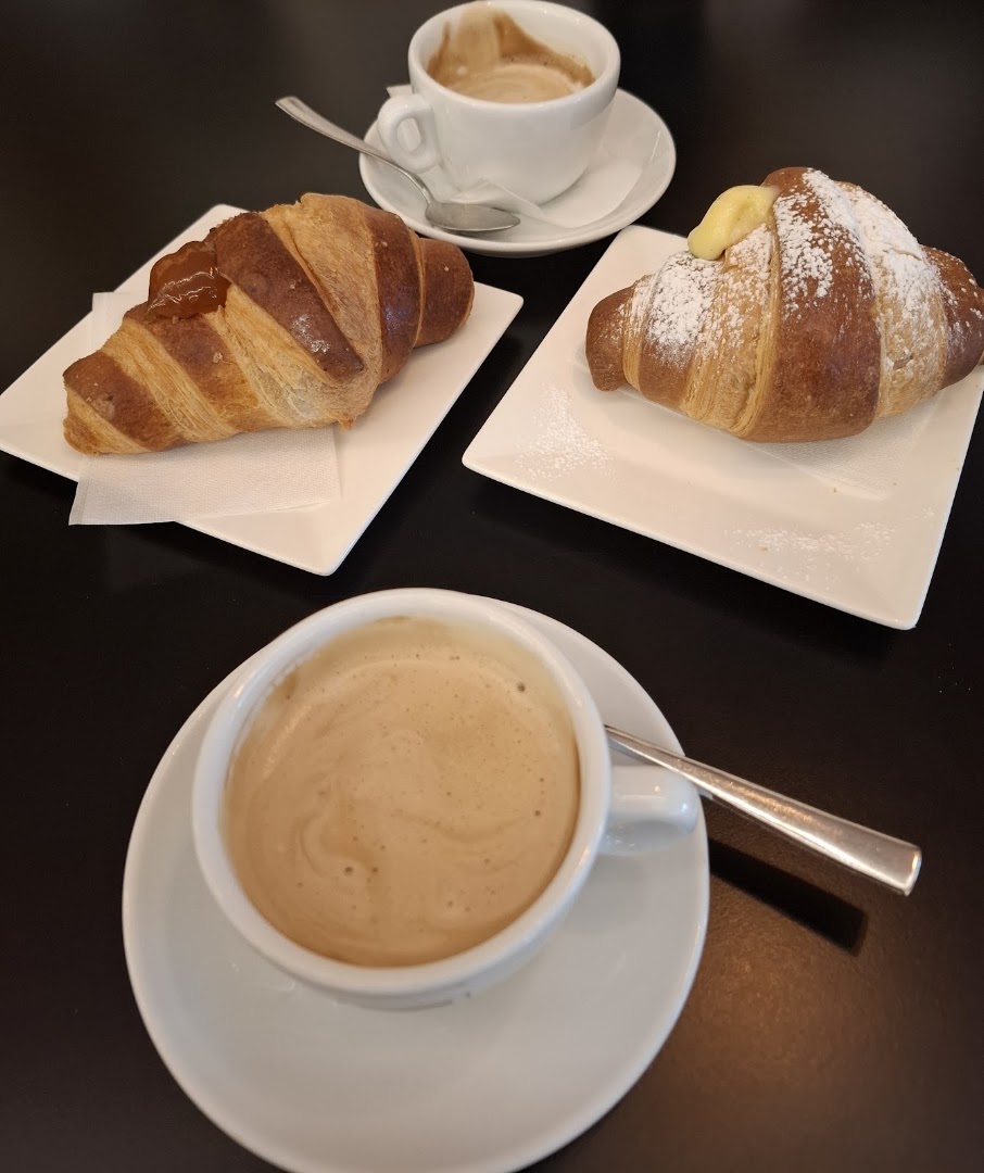 Casa Nostra - Caffè - Food - Drink