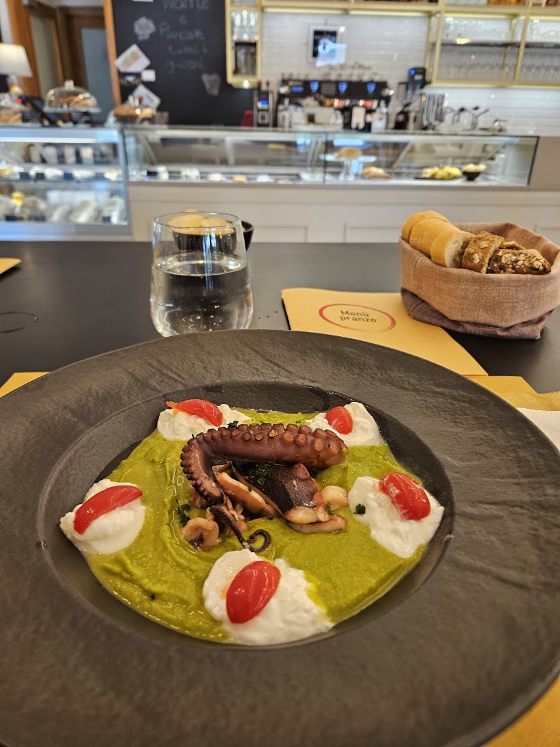 Casa Nostra - Caffè - Food - Drink