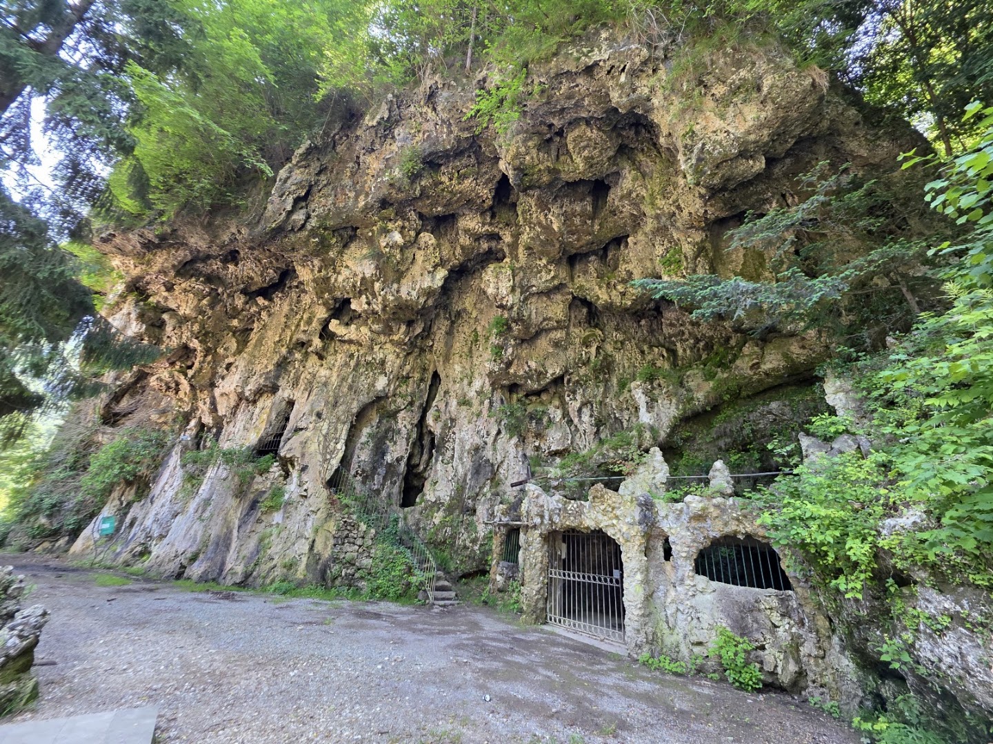 Cascata e Grotte della Valganna