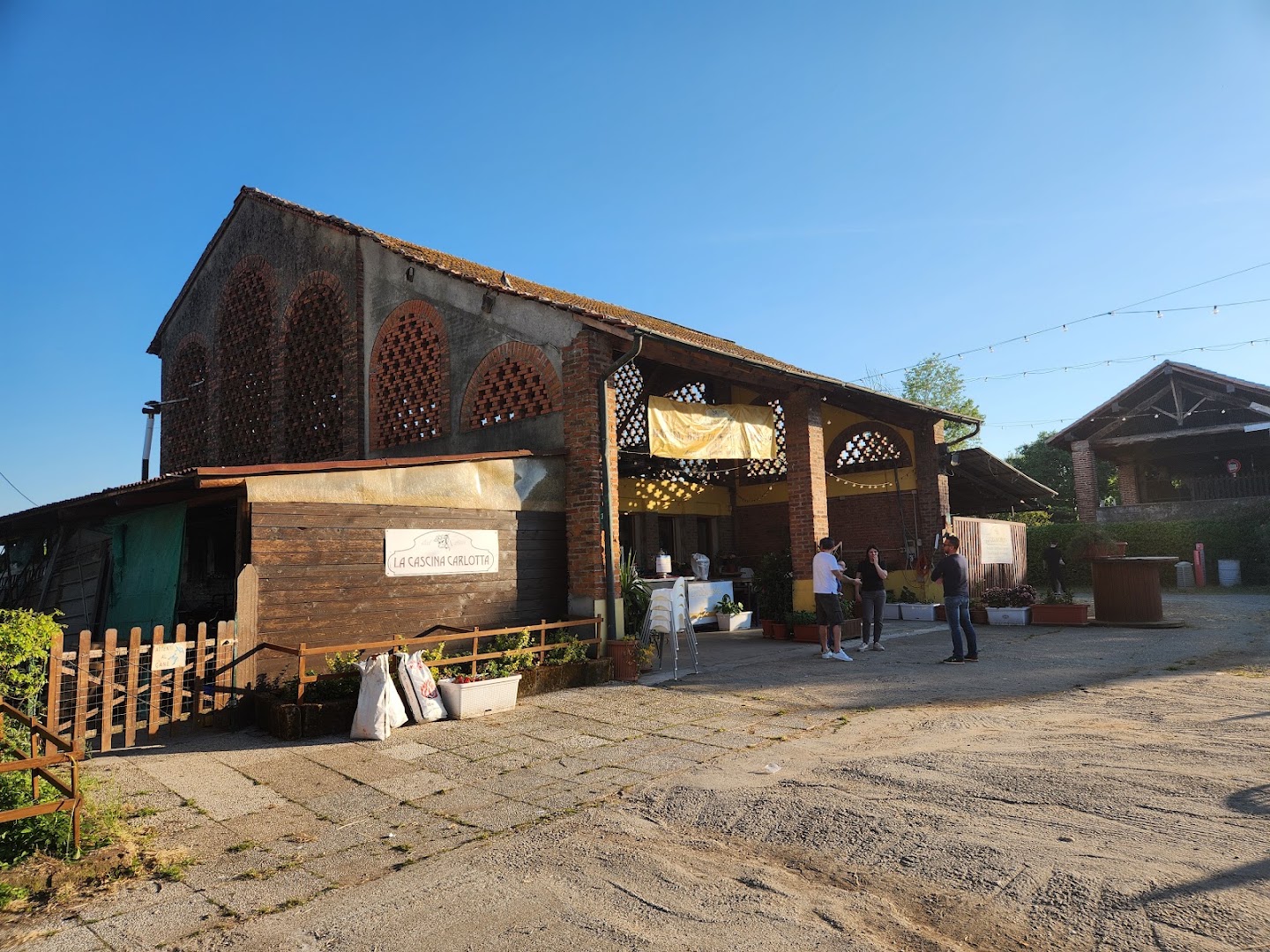 Cascina Carlotta: Cascina a Milano per Cerimonie, Grigliate, BBQ, Aperitivi, Eventi aziendali & Vendita Diretta km0