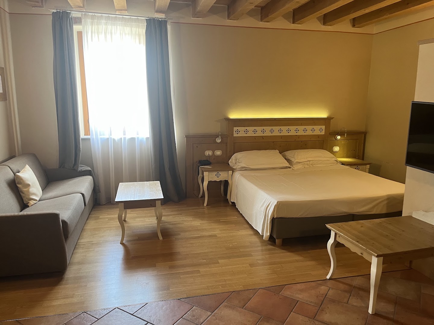 Cascina Sesmones Hotel & Restaurant, Cornegliano Laudense