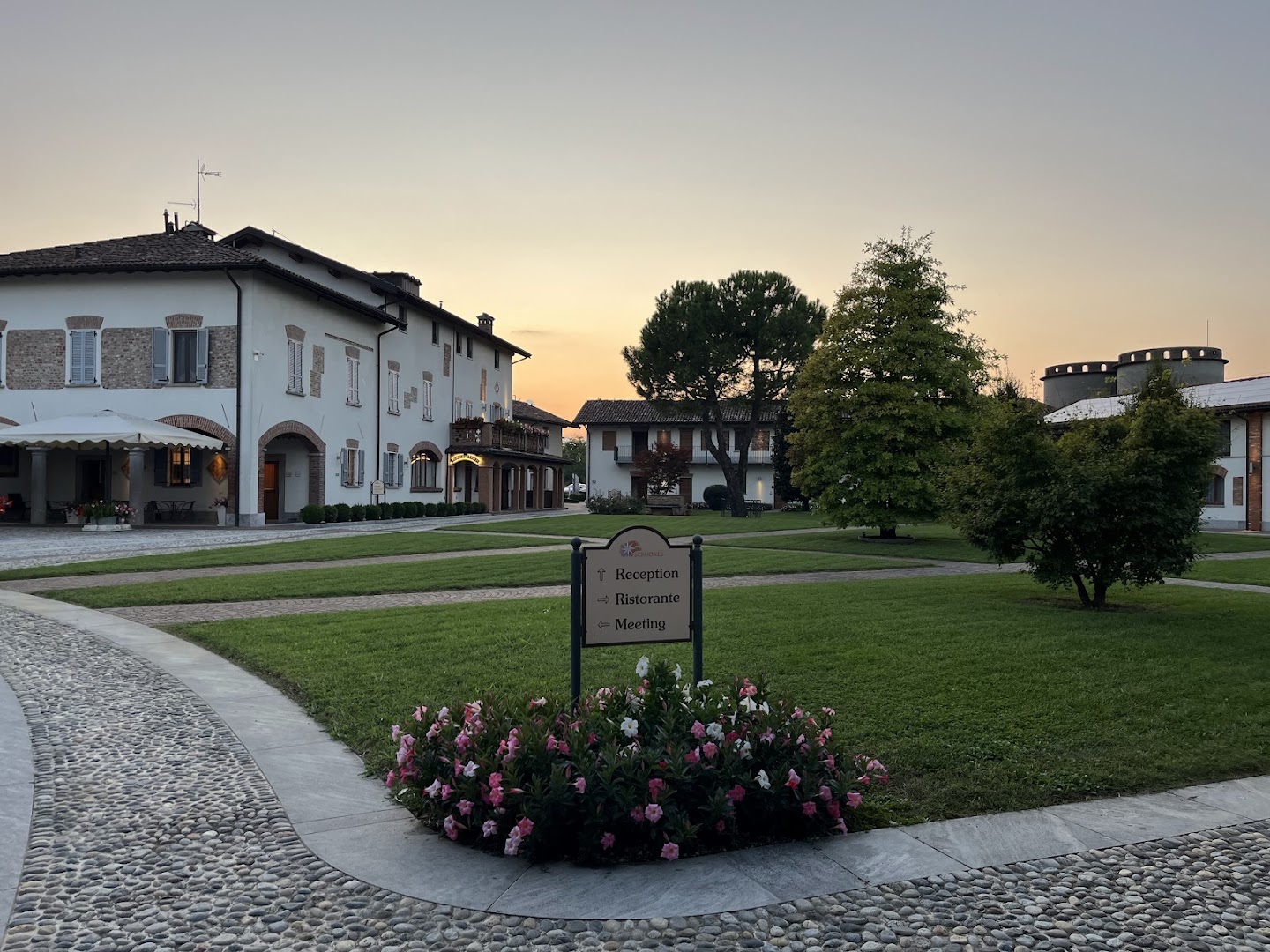 Cascina Sesmones Hotel & Restaurant