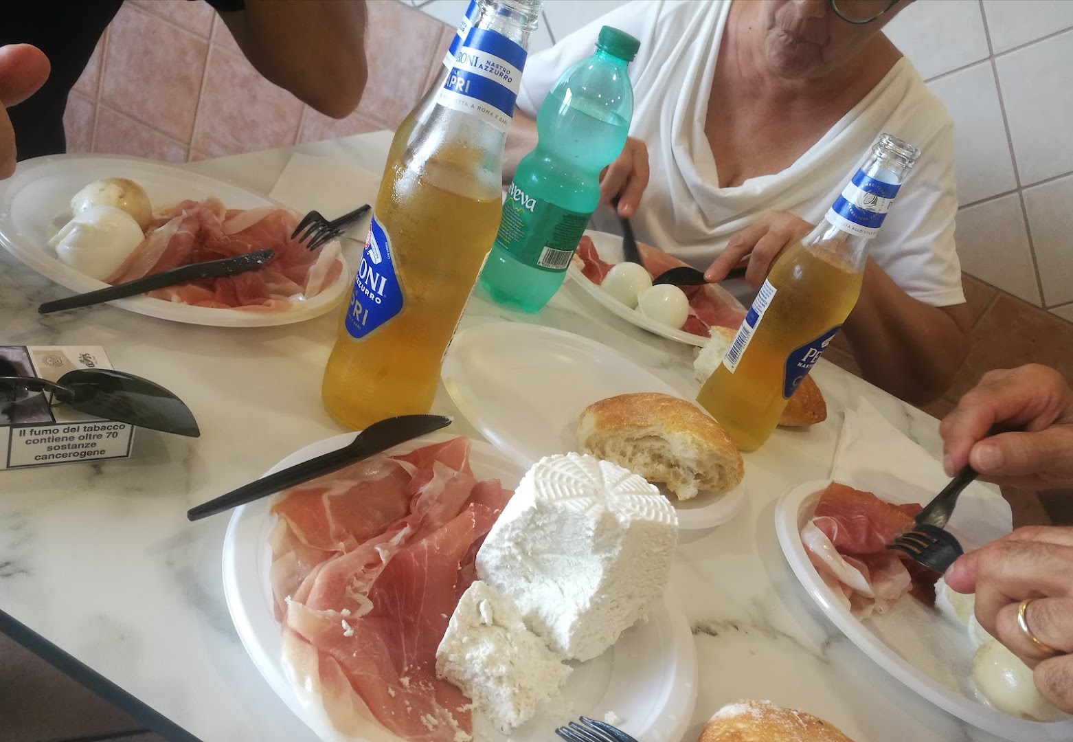 Caseificio Di Benedetto - Capaccio Paestum - Produzione Mozzarella di Bufala Fatta con 100% Solo Latte di Bufala