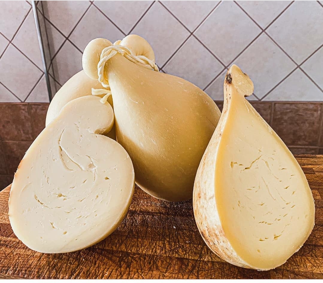 Caseificio Di Benedetto - Capaccio Paestum - Produzione Mozzarella di Bufala Fatta con 100% Solo Latte di Bufala