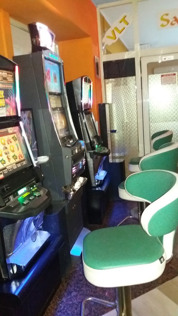 Casinò Cafè - sala giochi con slot machine e vlt videolottery