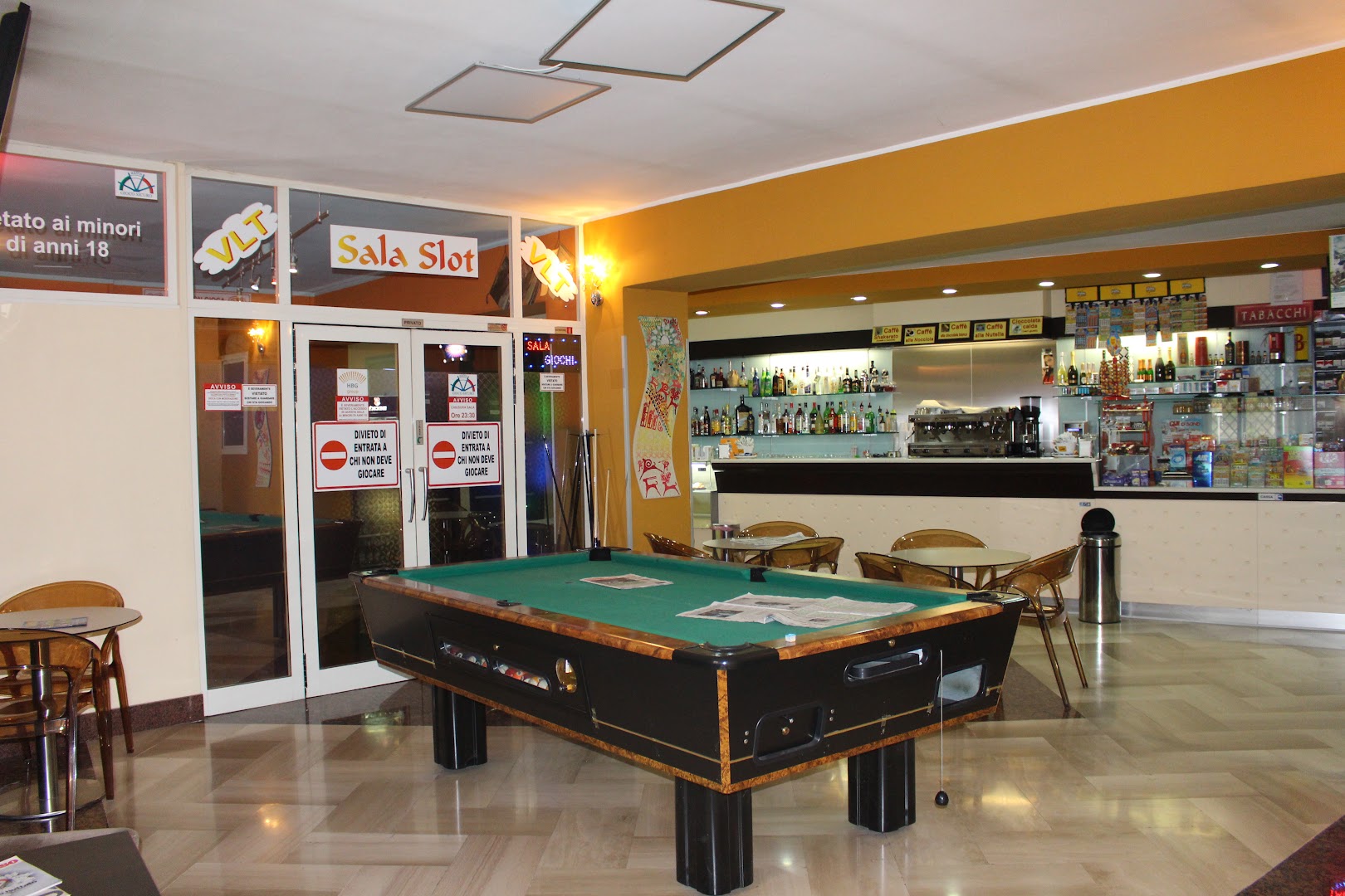 Casinò Cafè - sala giochi con slot machine e vlt videolottery