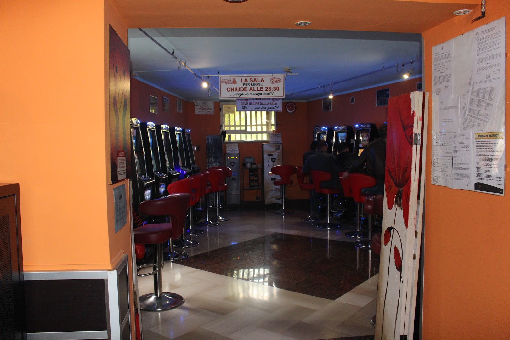 Casinò Cafè - sala giochi con slot machine e vlt videolottery