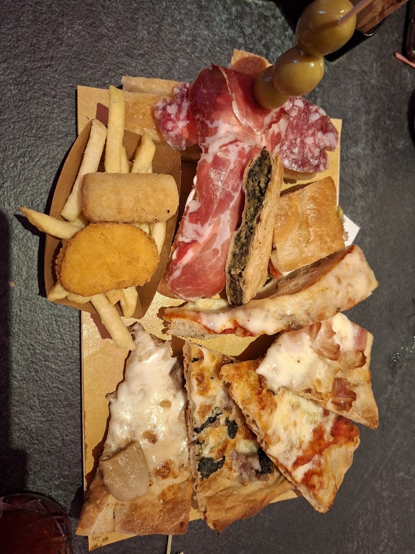 Castagnoli Più Bakery Café
