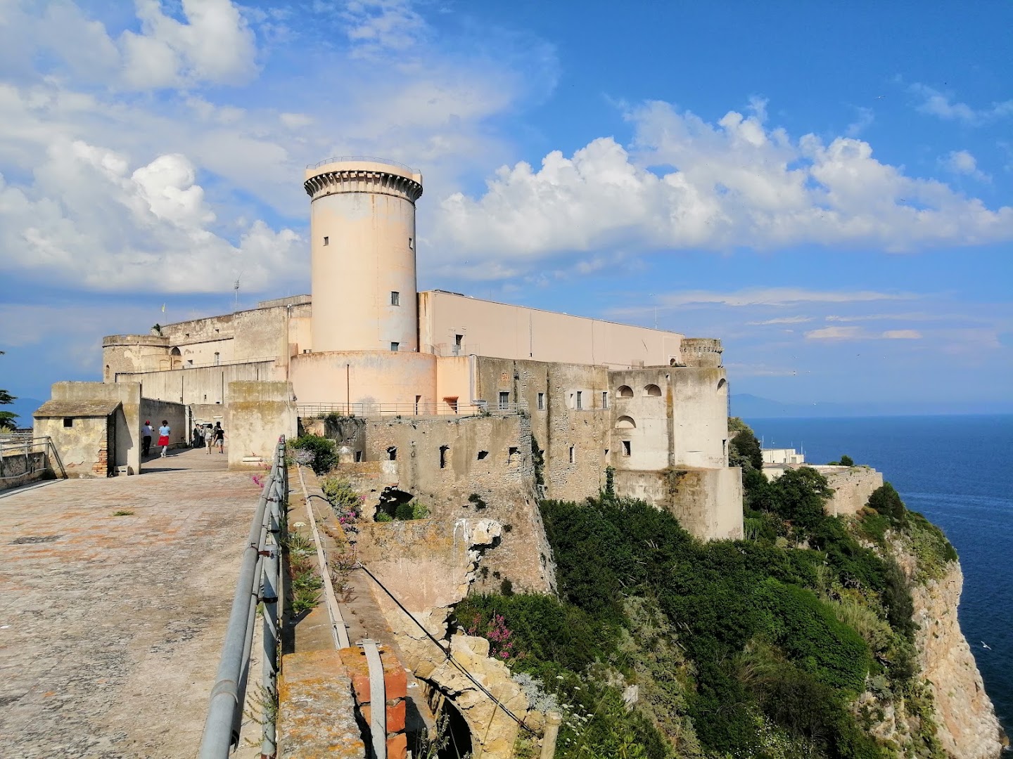 Castello Angioino-Aragonese