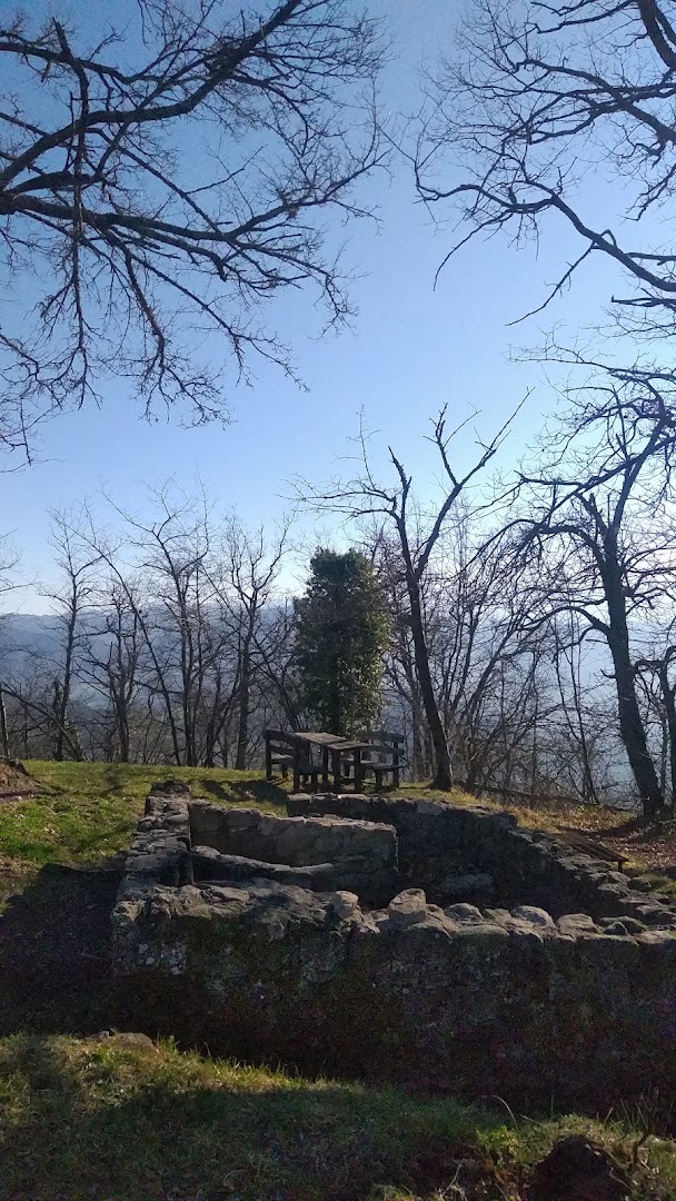 Castello e torre di Montequestiolo (ruderi) Zocca (MO)