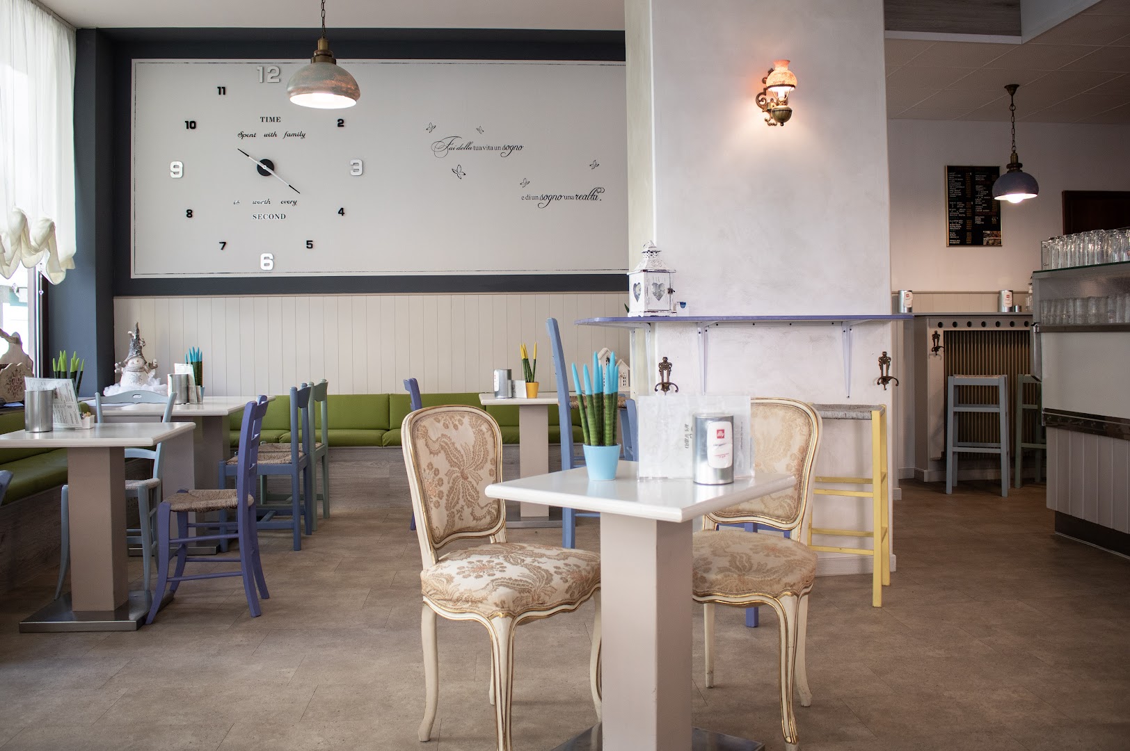 Central Bar - 1212