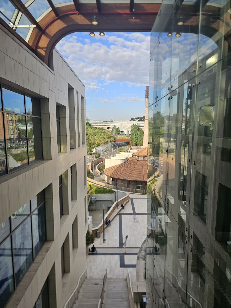 Centro Commerciale Aura