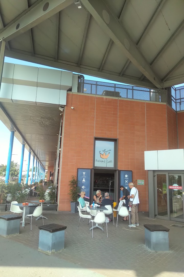 Centro Commerciale Il Gallo Galliate