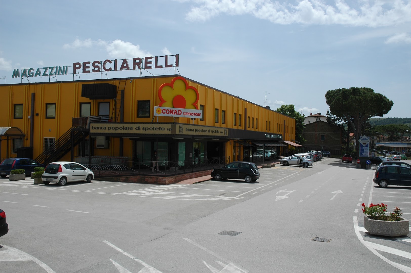 Centro commerciale pesciarelli, Magione