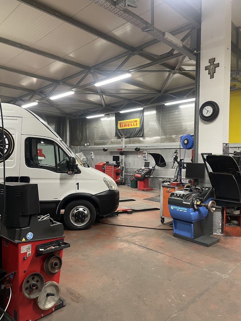 CENTRO GOMME ACANFORA SRL - Driver Center Pirelli CASALNUOVO DI NAPOLI