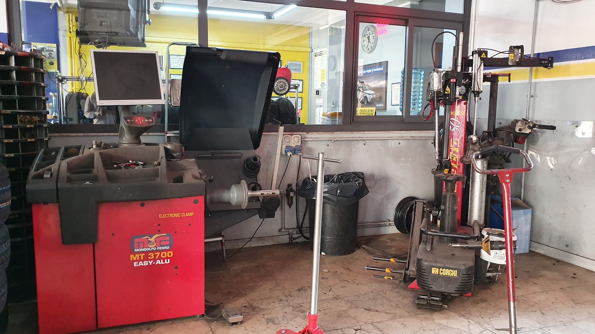 Centro Pneumatici Sberna Snc - Centro SuperService