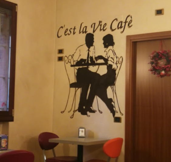 C'Est la Vie Café