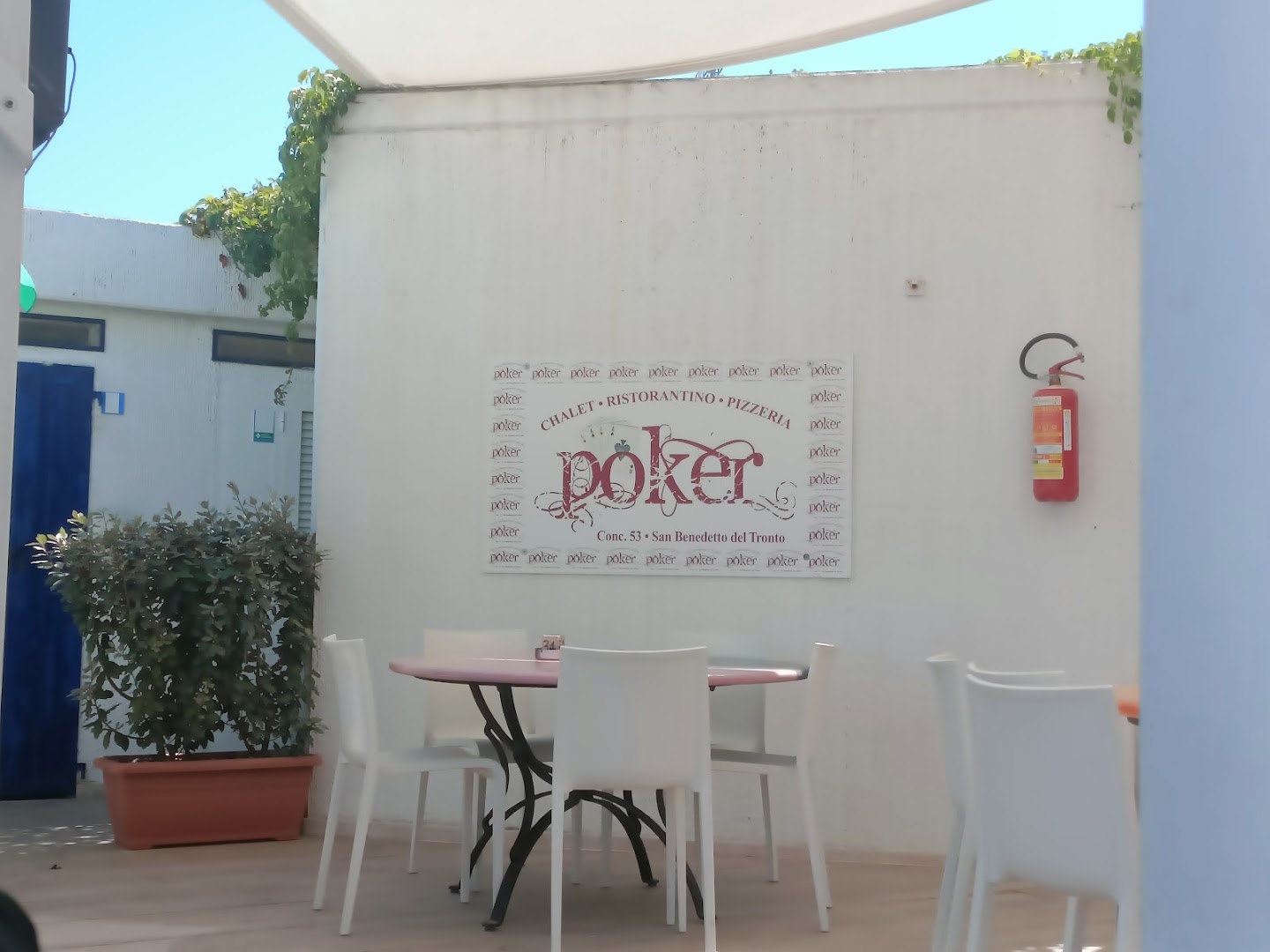 Chalet Poker