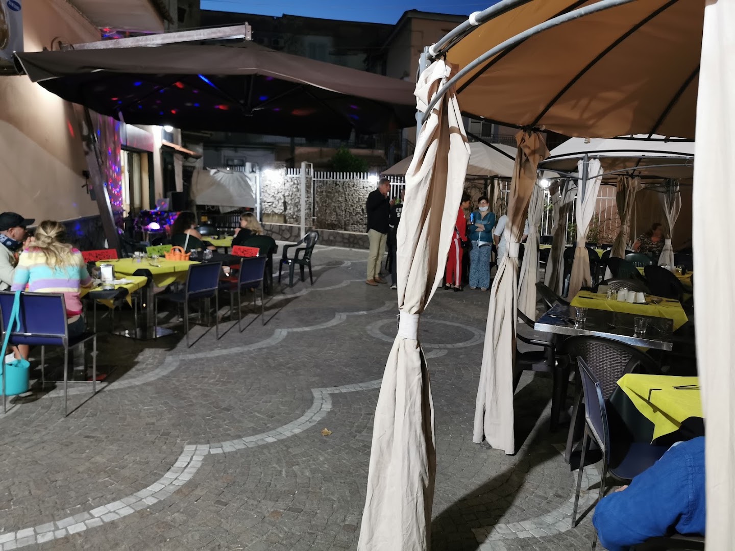 Chalet Primavera, Napoli