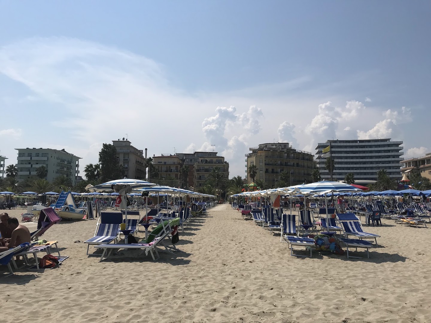 Chalet Sea Club