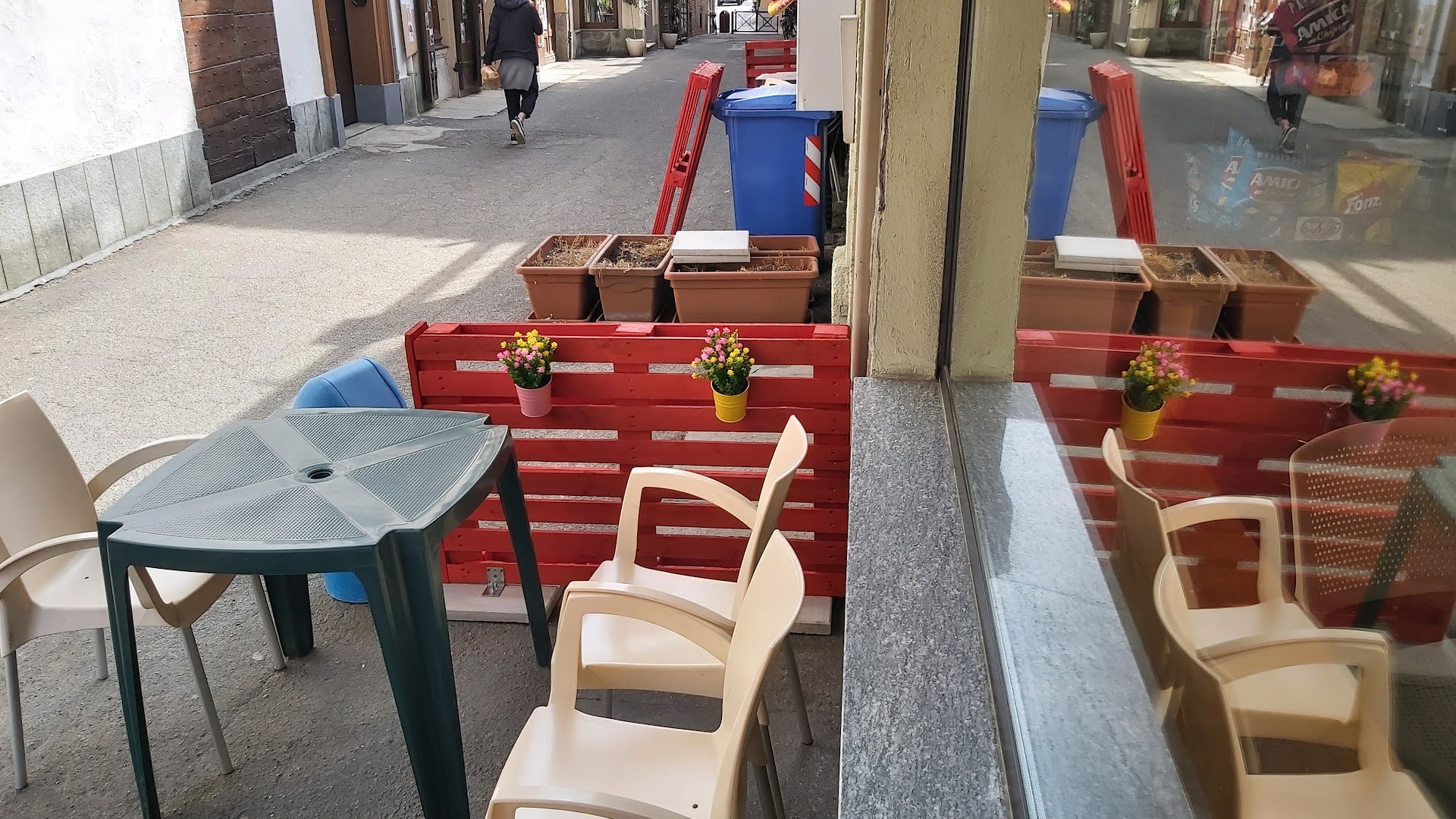 Charlie Bar