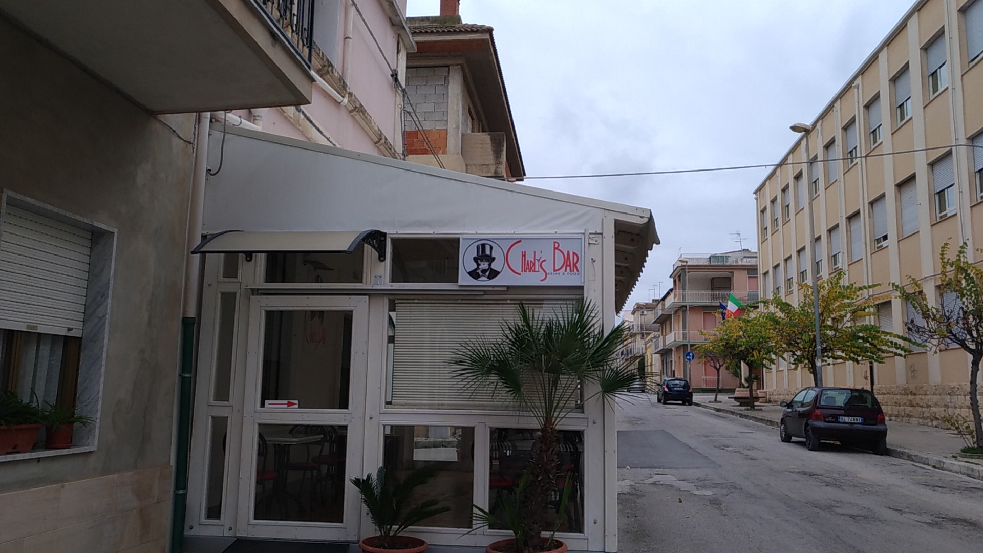 charly's bar drink & food