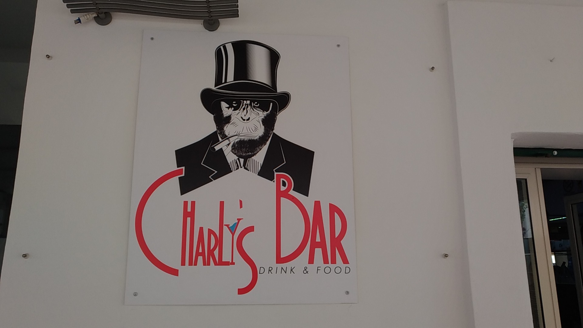 charly's bar drink & food