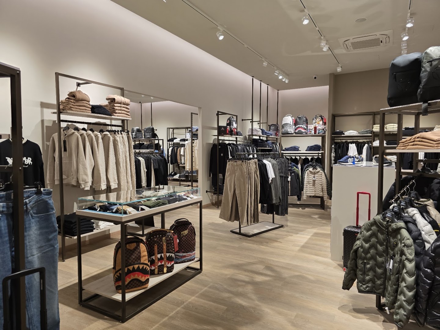 Charme and More Store, Casoria