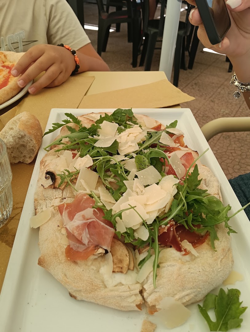 Che bella pinsa"ta al bar Italia