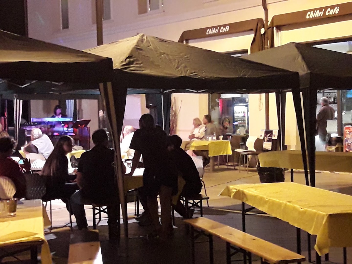 ChiAri Café