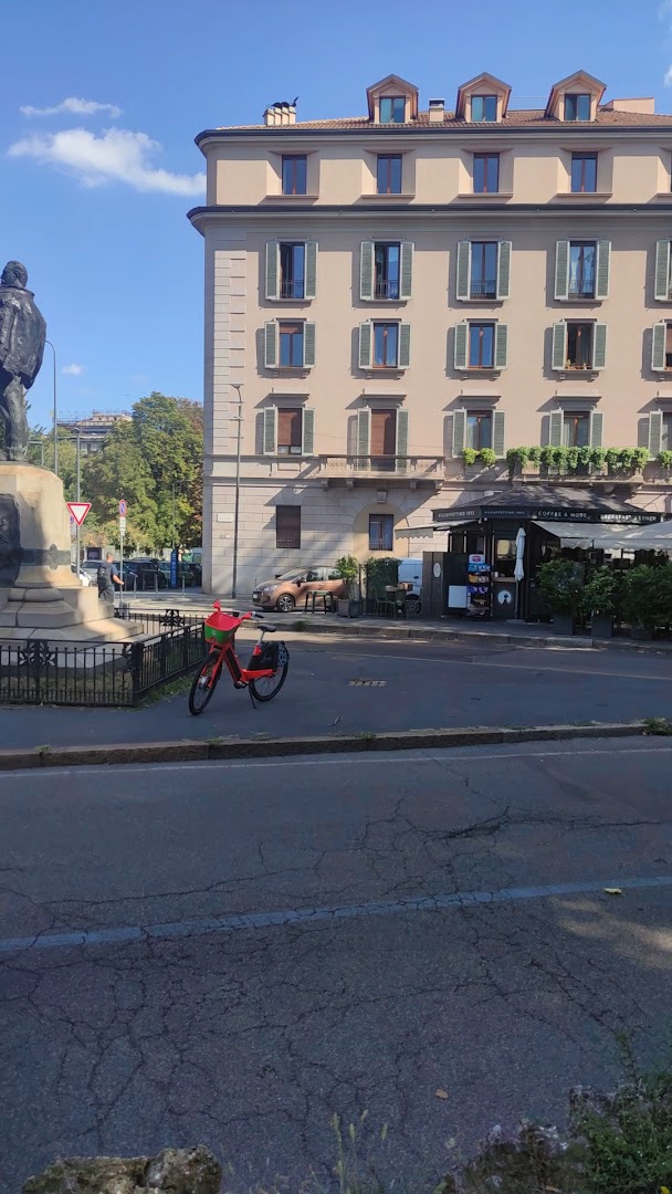 Chiosco di via Marina, Milano