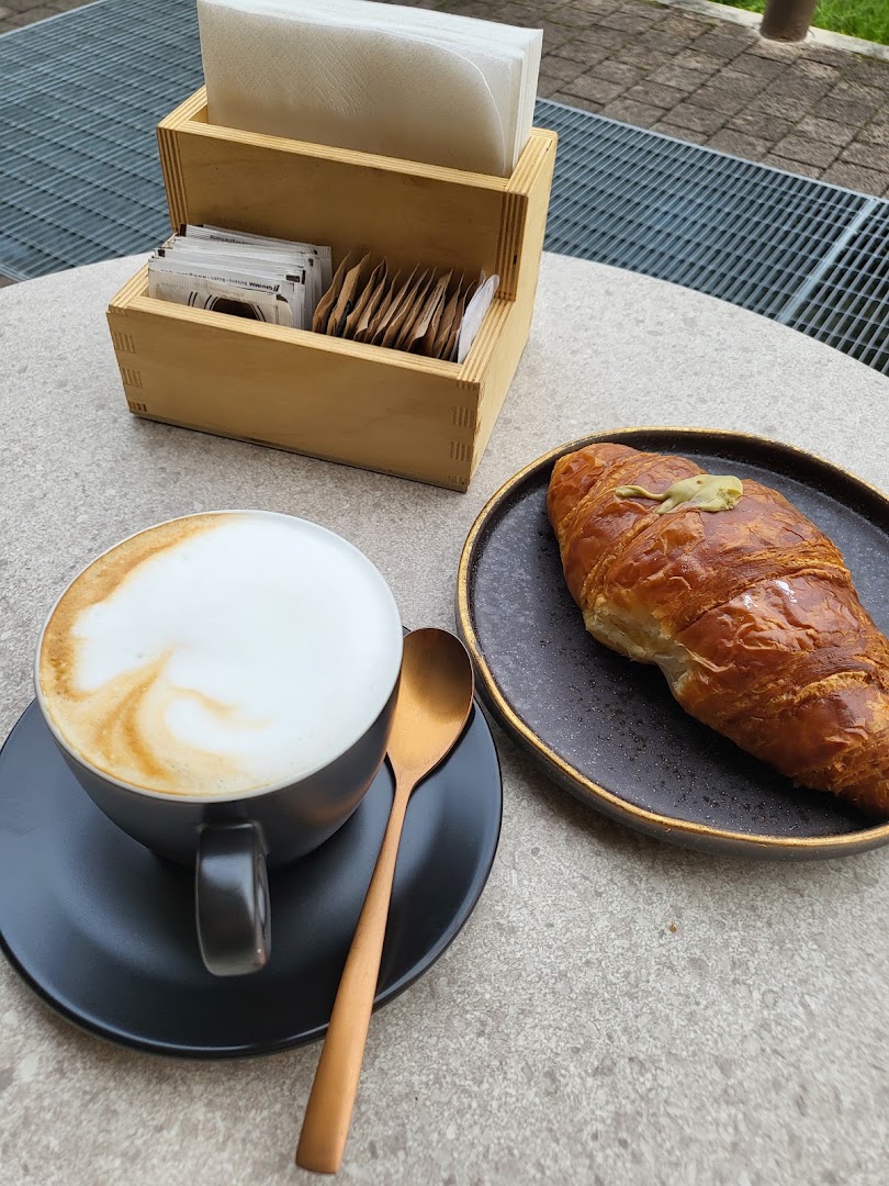 Chrissy Cafe'