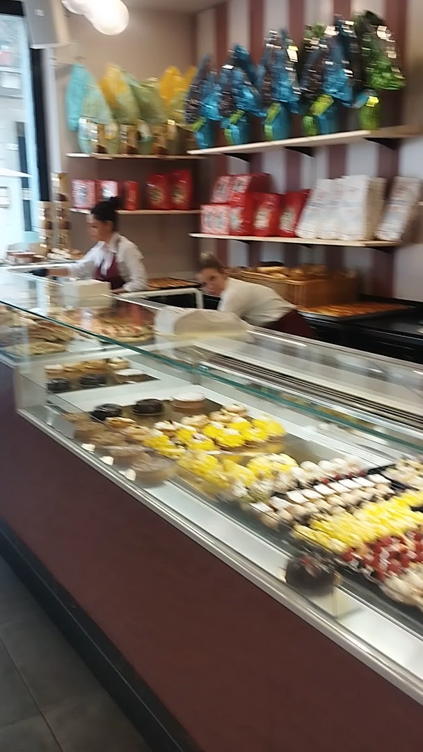 Circle Bakery & Coffee Lounge