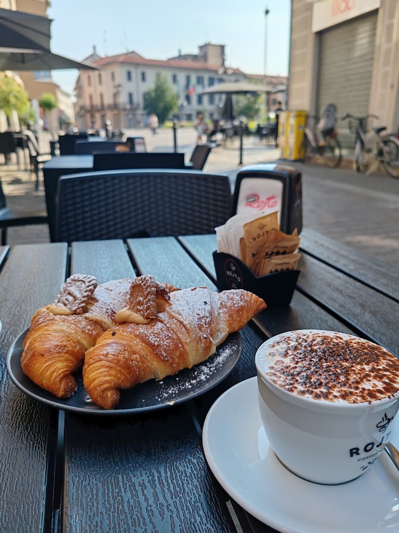 Circle Bakery & Coffee Lounge