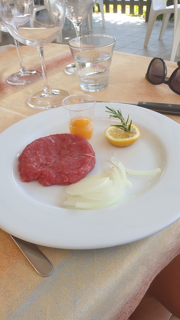 Circolo bar osteria Serenella, Bee
