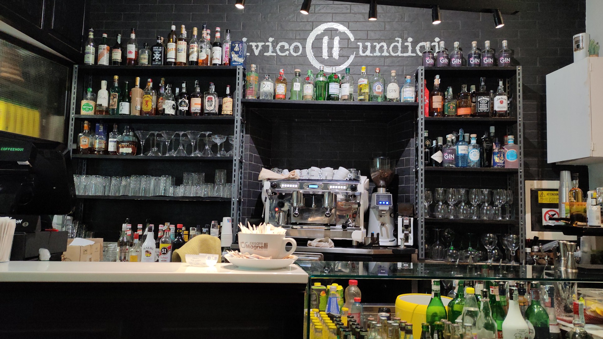 Civico Undici - Burgers - Steaks - Liquors -