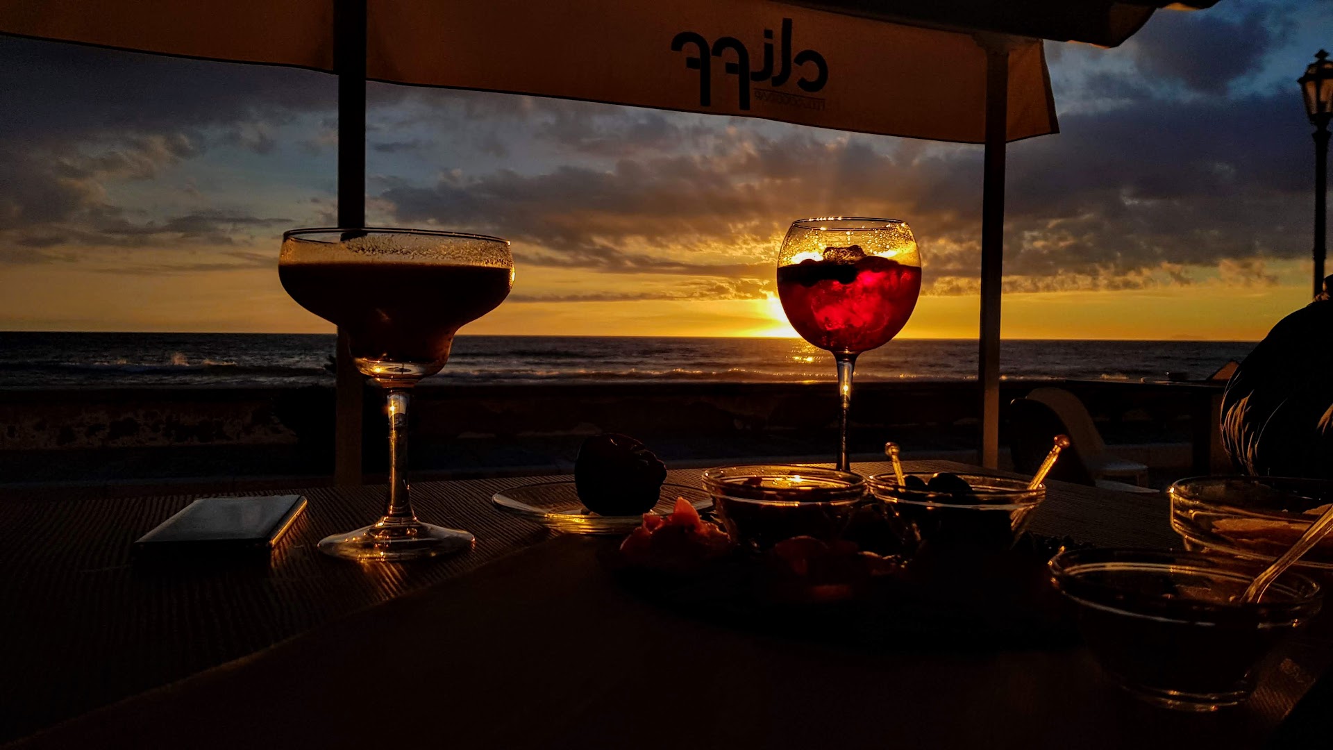 Cliff_feel good bar