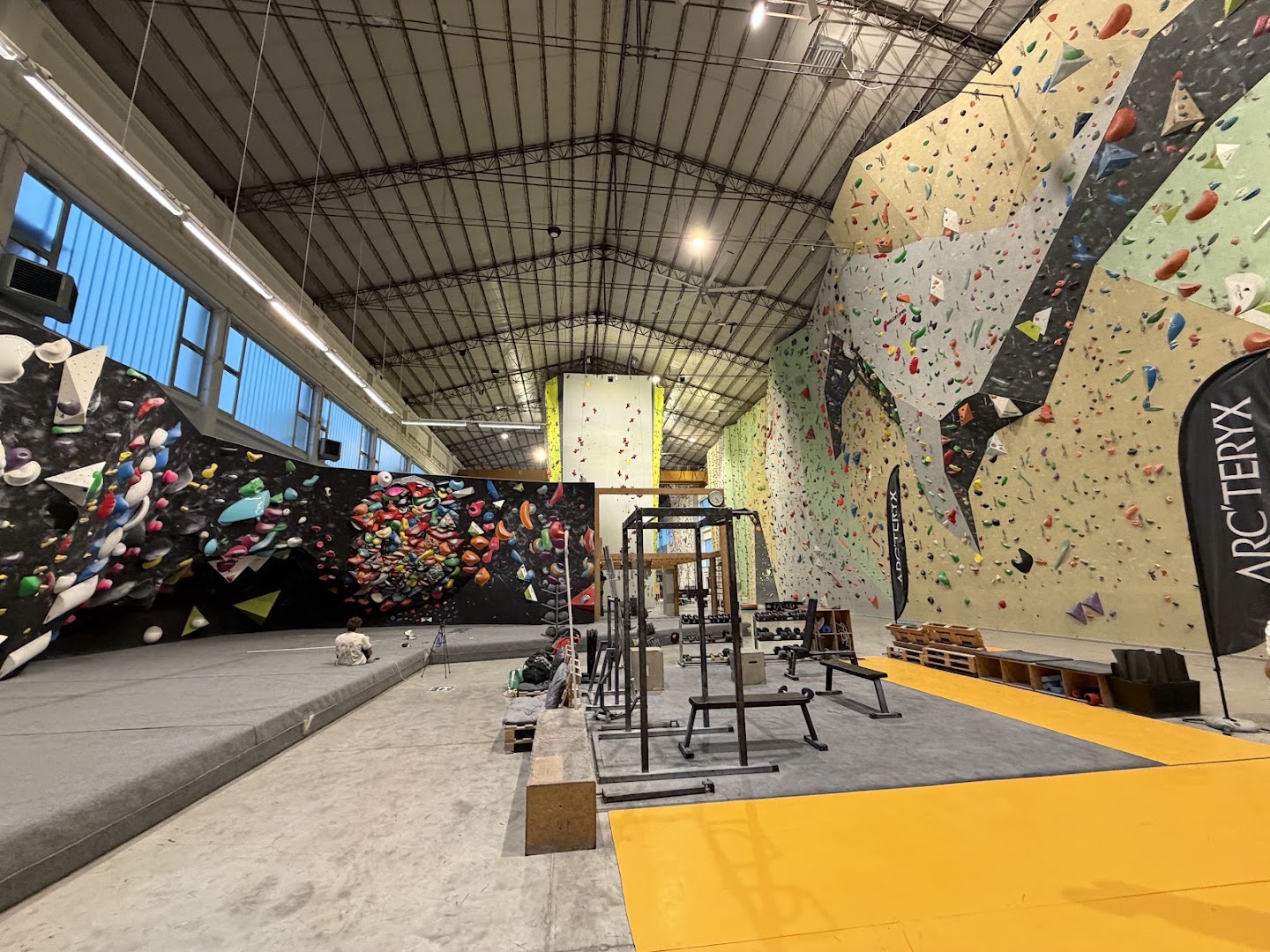 Climbing District, Pero