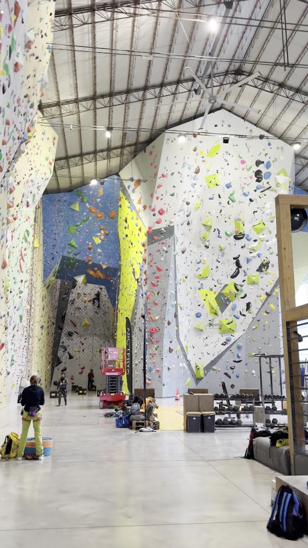 Climbing District