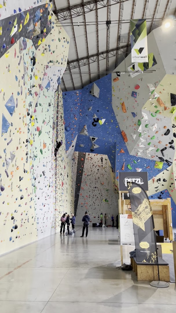 Climbing District