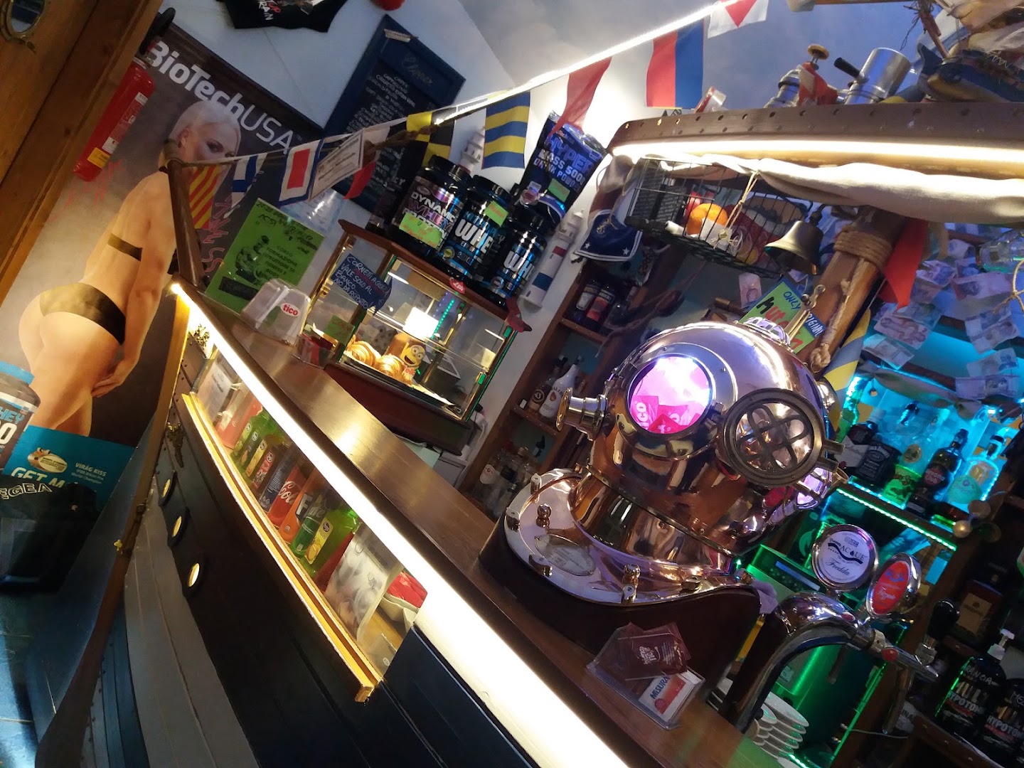 Clipper art& coffe bar
