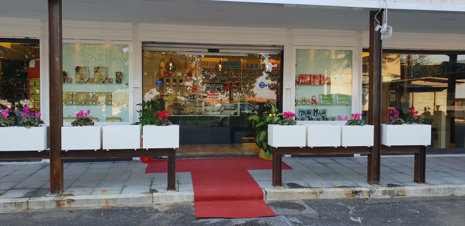 Coccinella Café - UPS Access Point RESELLER PLOOM