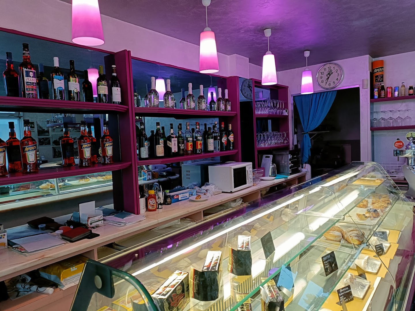 Coffee bar area 28